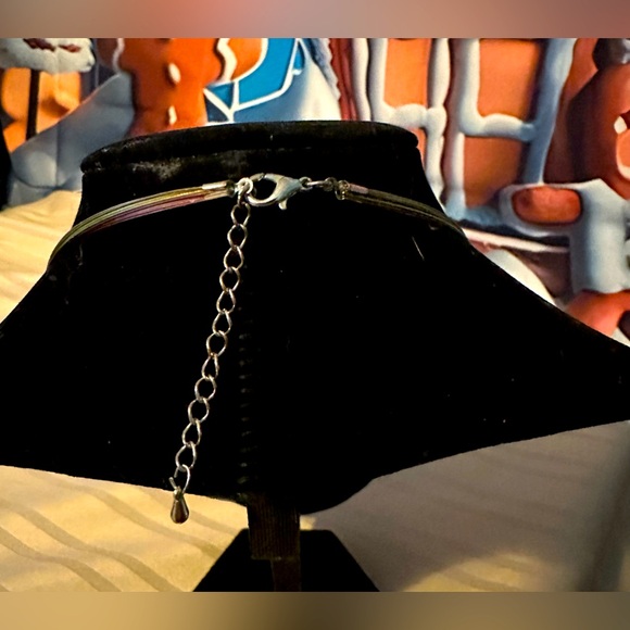 A 14 metal strand artisan piece with matching glass pendant. About a 16” length - Picture 2 of 5